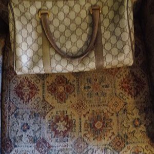 Classic Gucci handbag with serial #